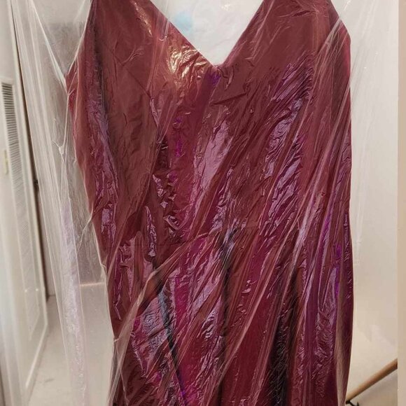 NWT Windsor Formal High Slit Burgundy Dress with pockets! (size 3) - Picture 5 of 5